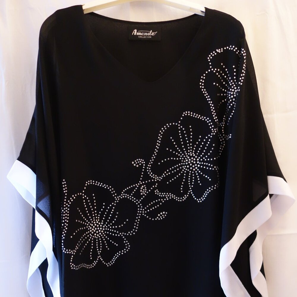 🎄2/$50🎄 Amanda Collection Black/White Trim Slip-over Top with Camisole - Picture 2 of 5